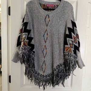 Stylish Gray Patterned Fringe Poncho